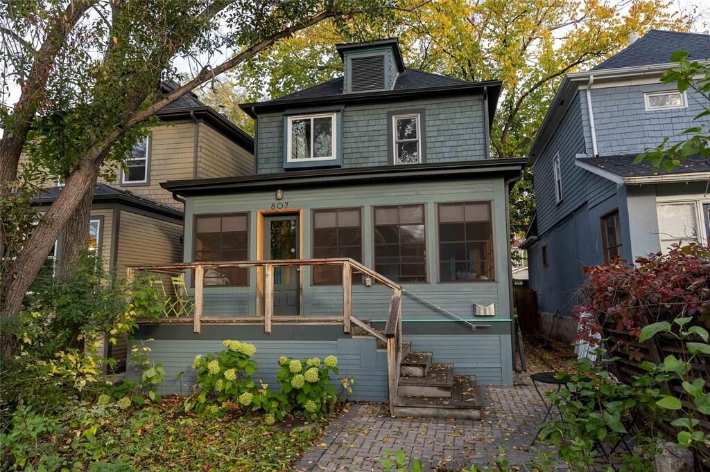 Property Photo:  807 Warsaw Avenue  MB R3M 1B7 