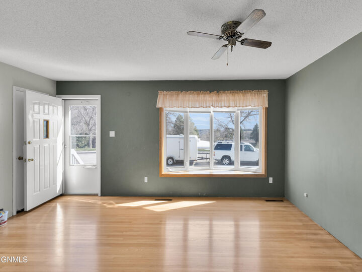 Property Photo:  1414 3rd Street NW  ND 58554 