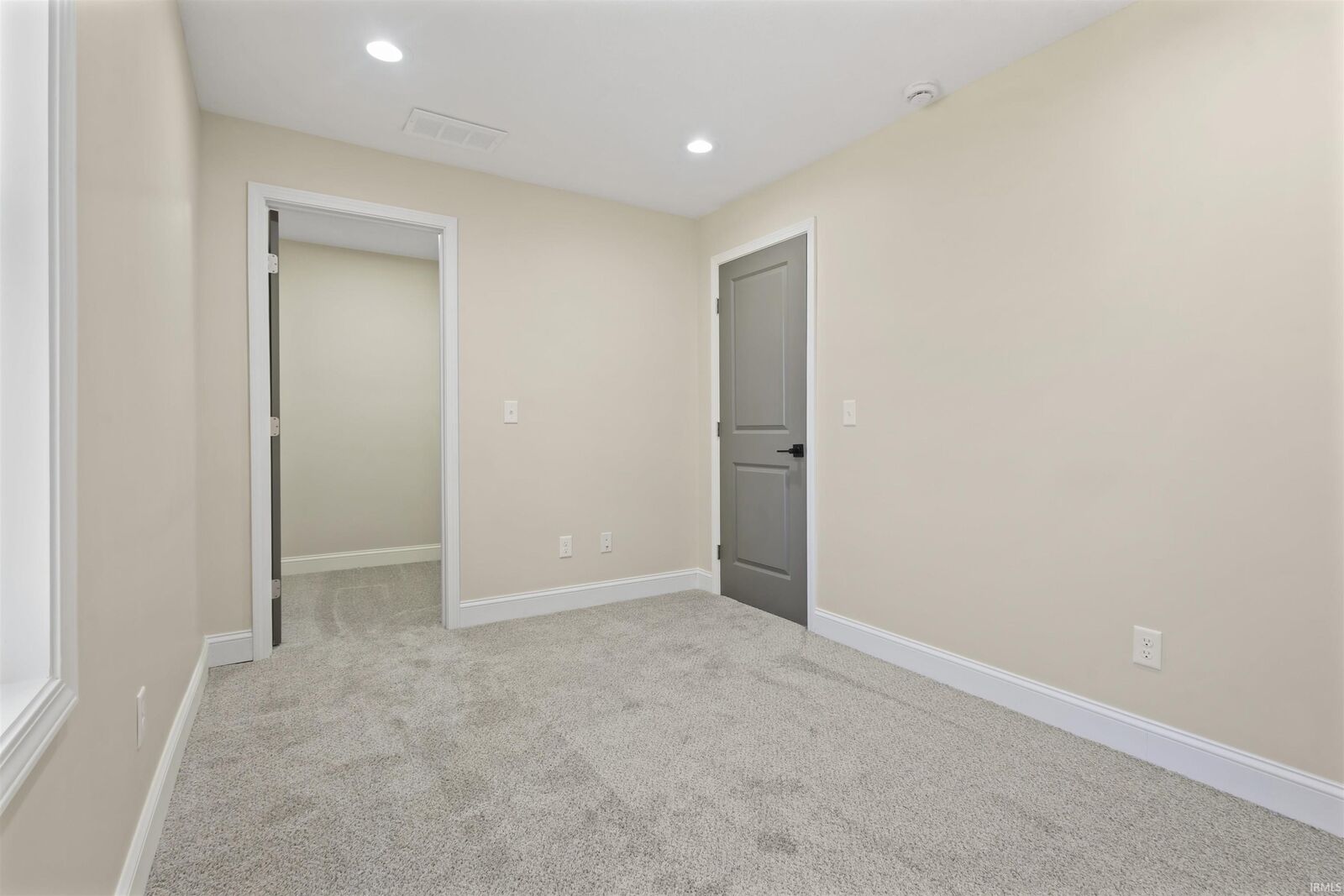 Property Photo:  816 Lavina Street  IN 46802-4029 