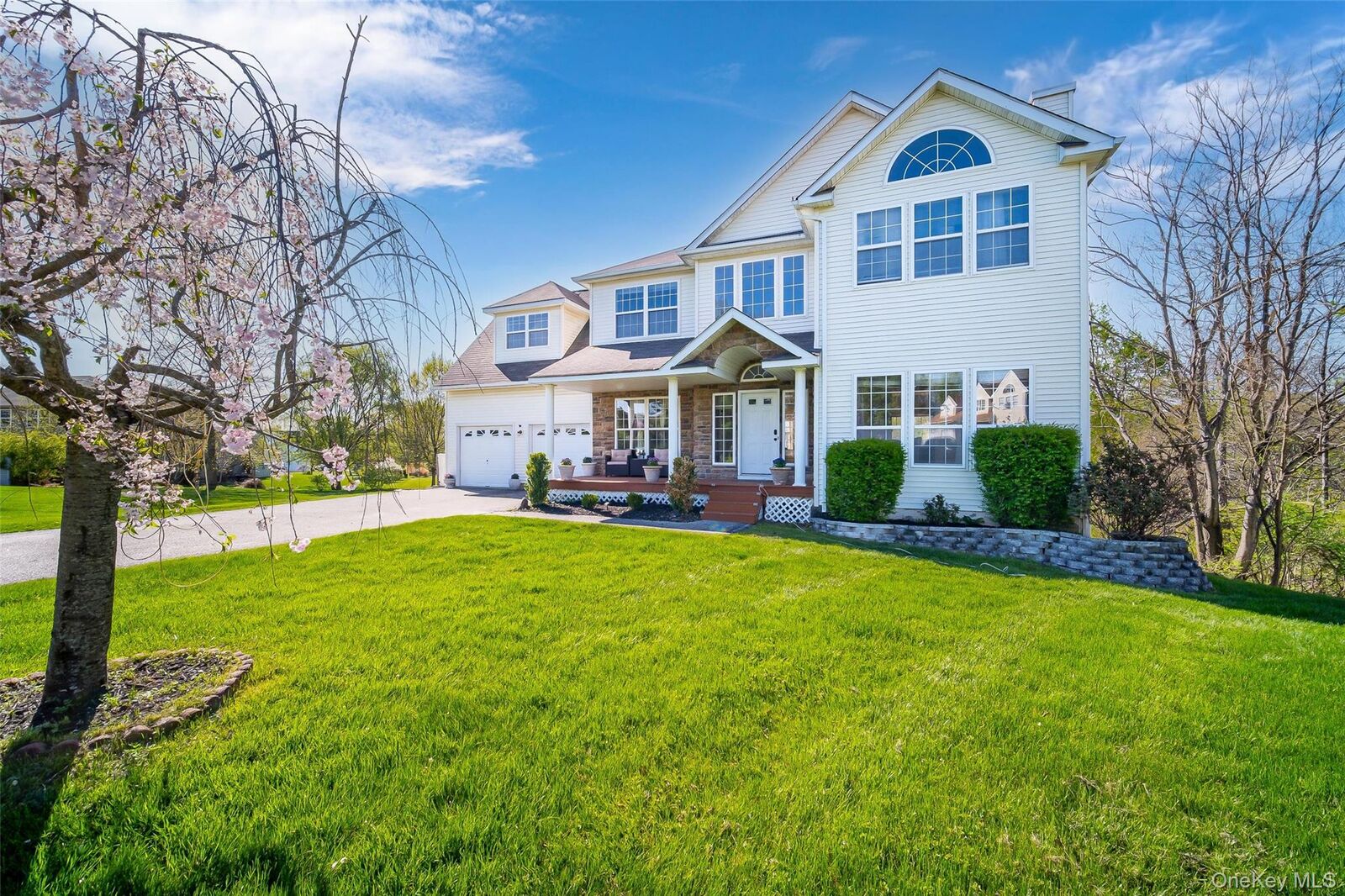 Property Photo:  21 Alder Way  NY 12590 