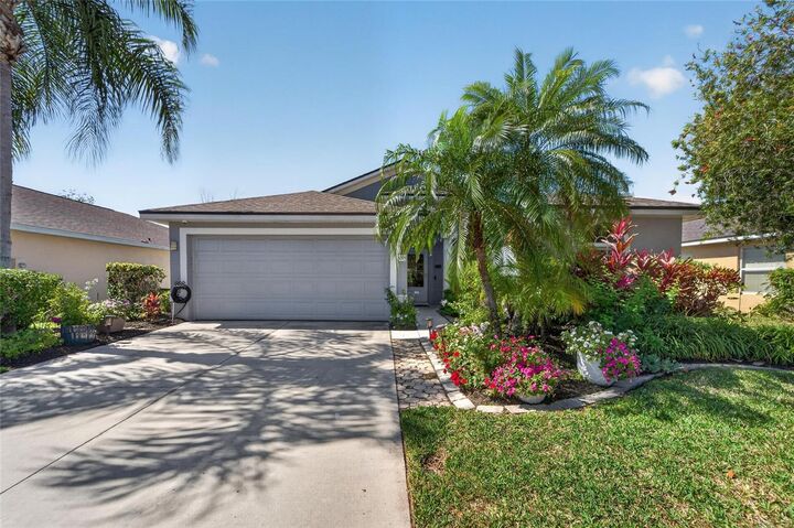 Property Photo:  5209 Lansdowne Way  FL 34221 