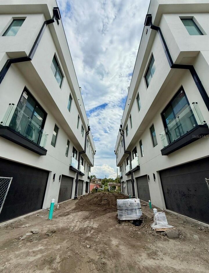 Property Photo: 310 W Columbus Drive 7 FL 33602