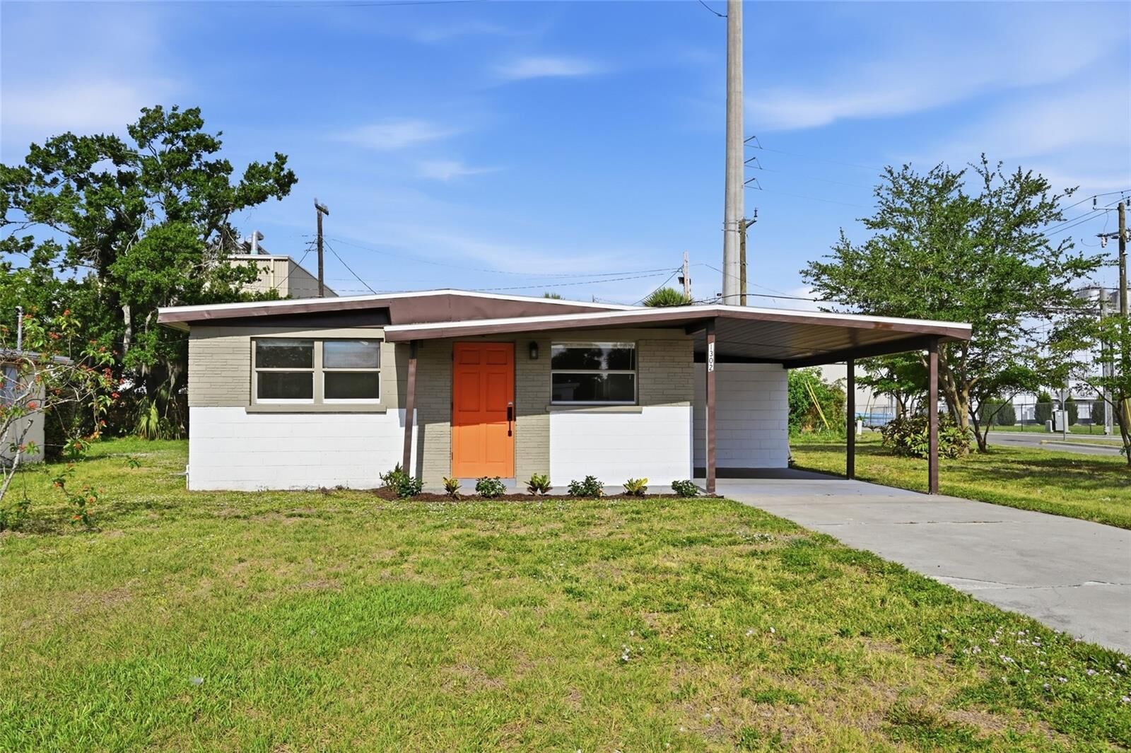 Property Photo:  1302 14th Street E  FL 34208 