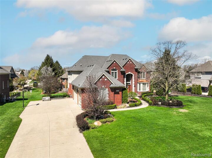 Property Photo:  54182 Queensborough Drive  MI 48315 1118 