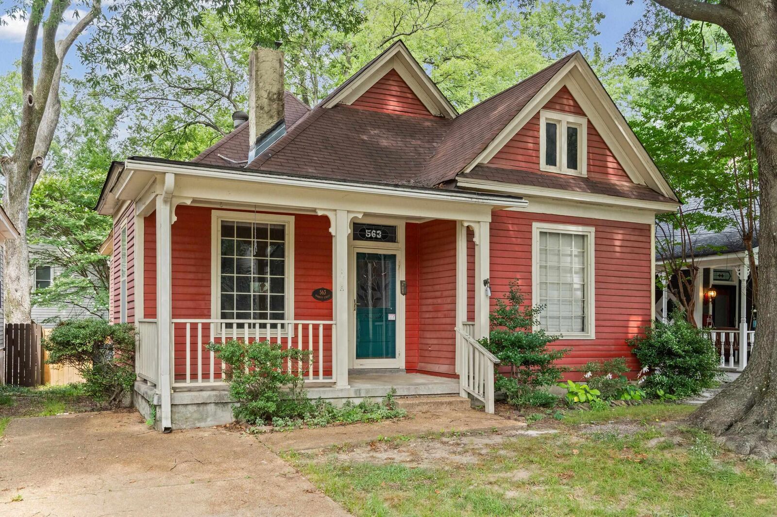 Property Photo:  563 Summitt St  TN 38104 