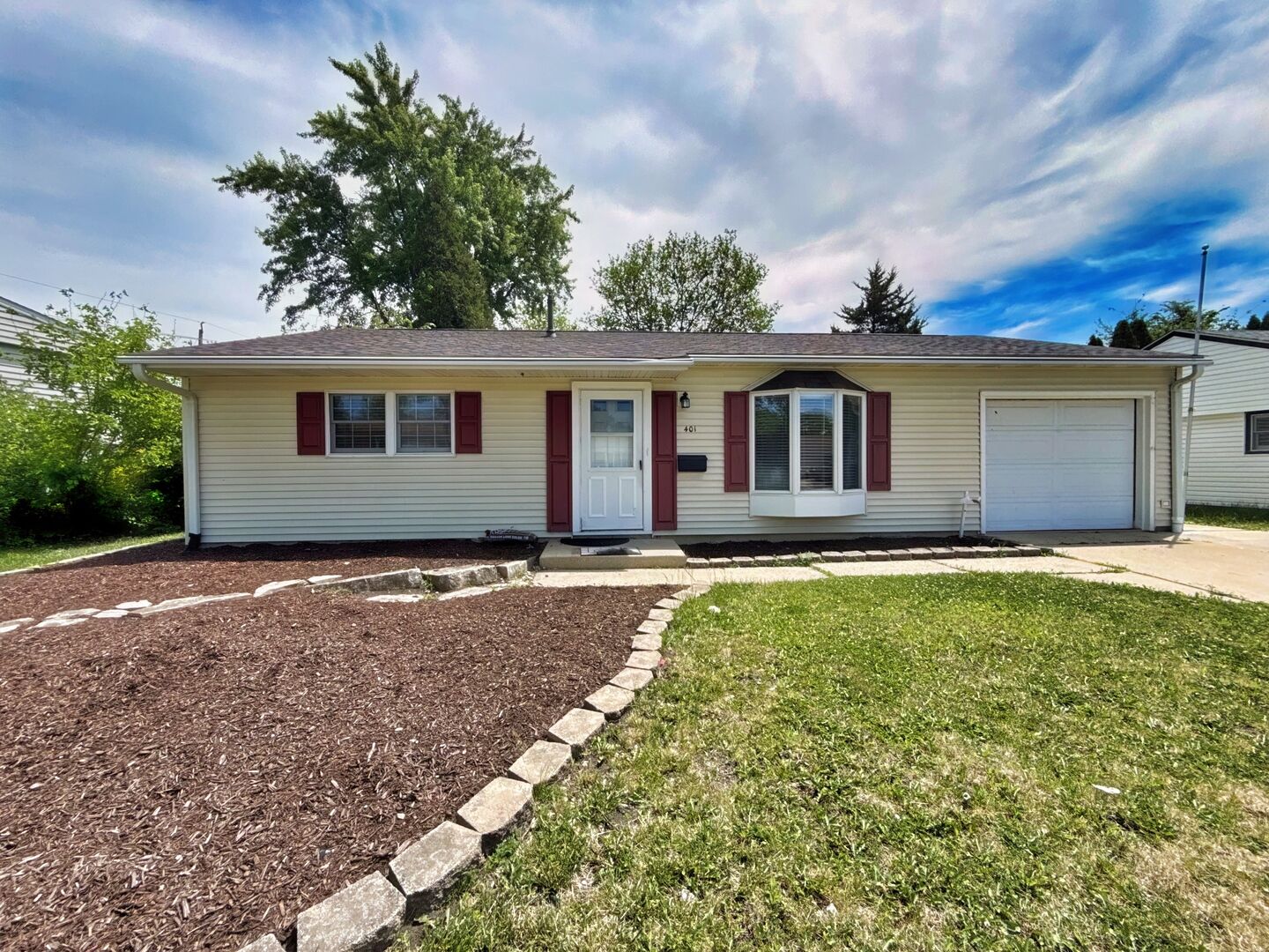 Property Photo: 401 Holly Drive IL 60107
