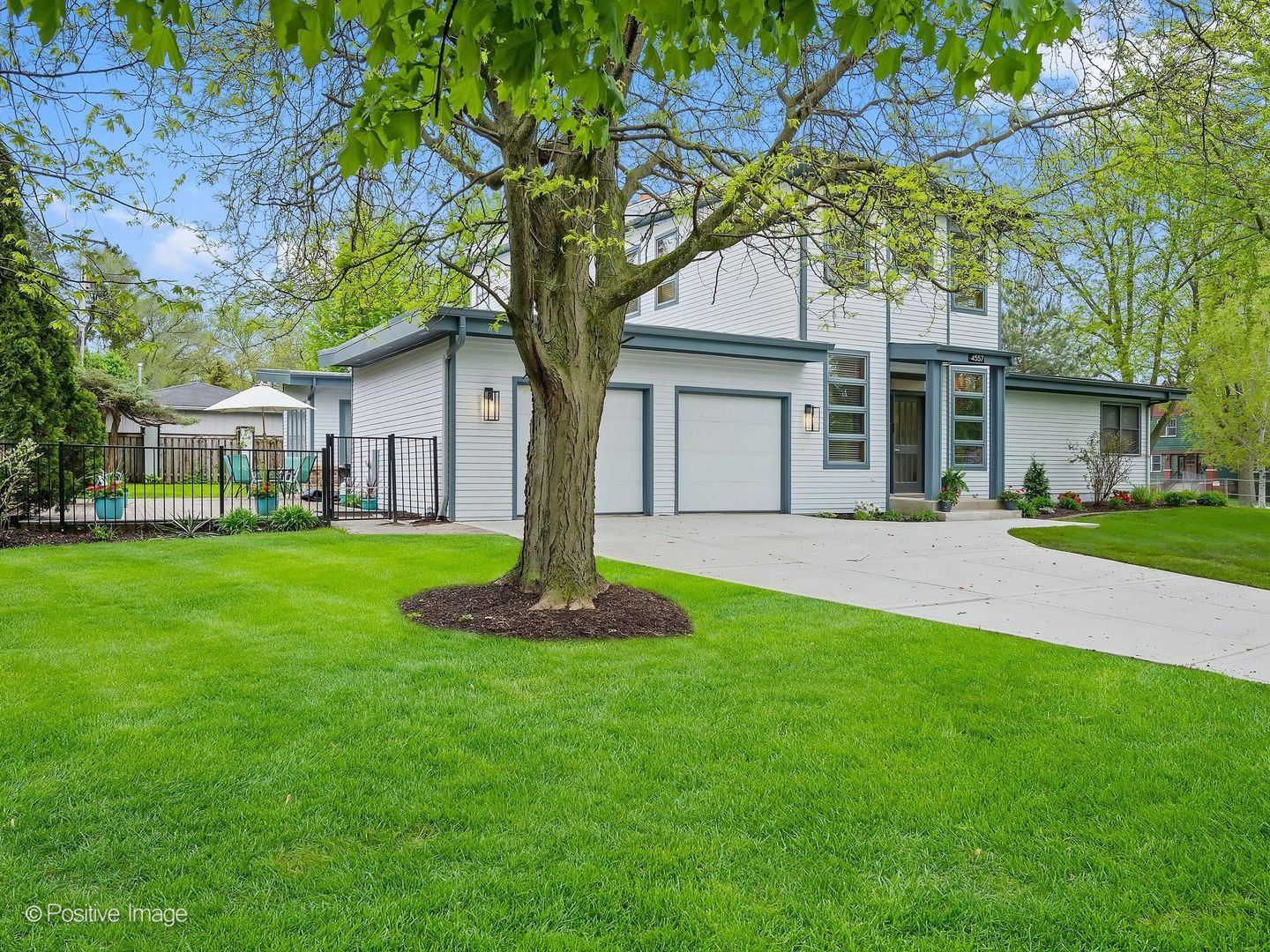 Property Photo:  4557 Woodland Avenue  IL 60558 