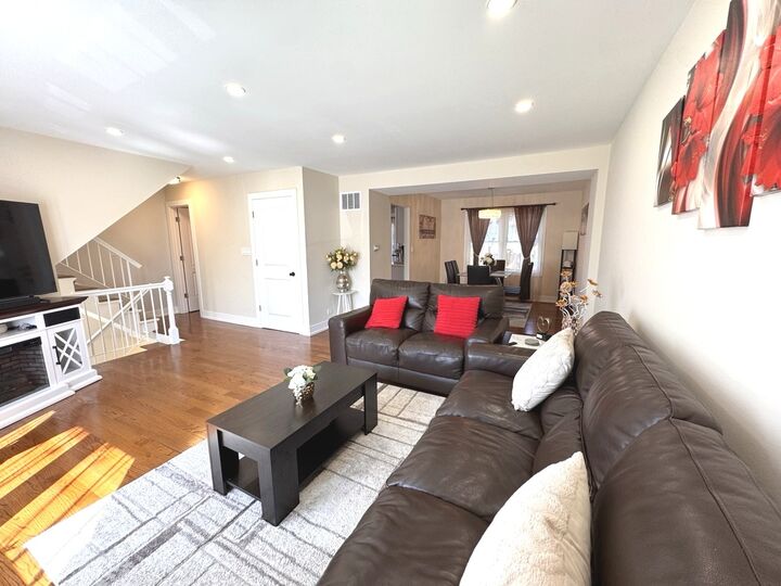 Property Photo:  2210 Clifton Place  IL 60169 