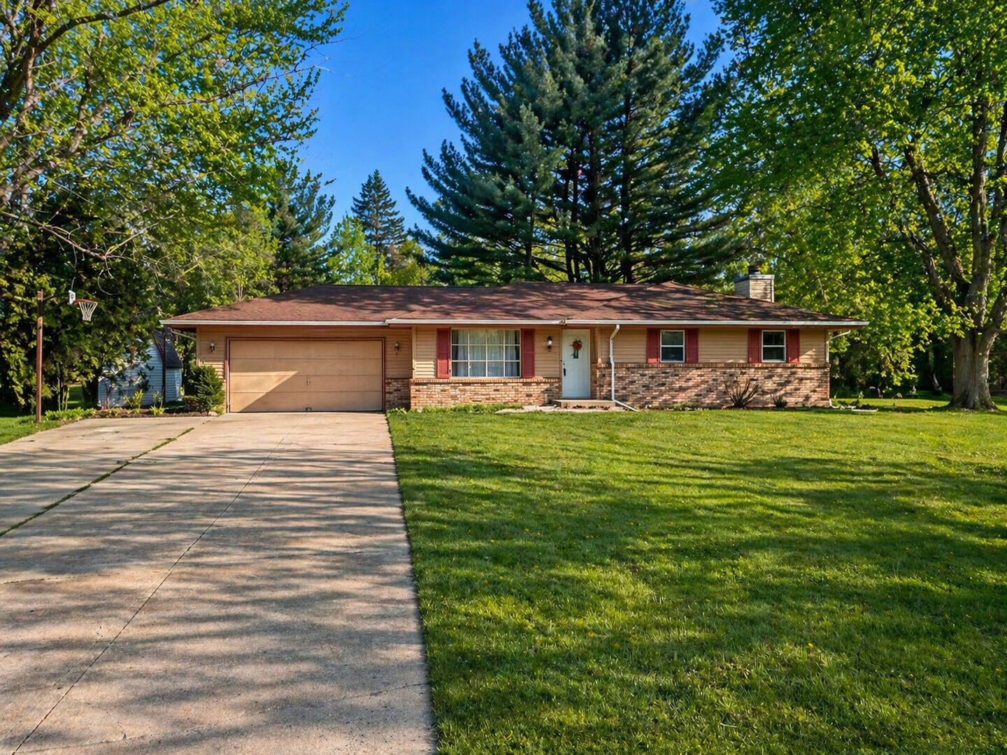 Property Photo:  3919 Falling Leaf Drive  IL 61109 