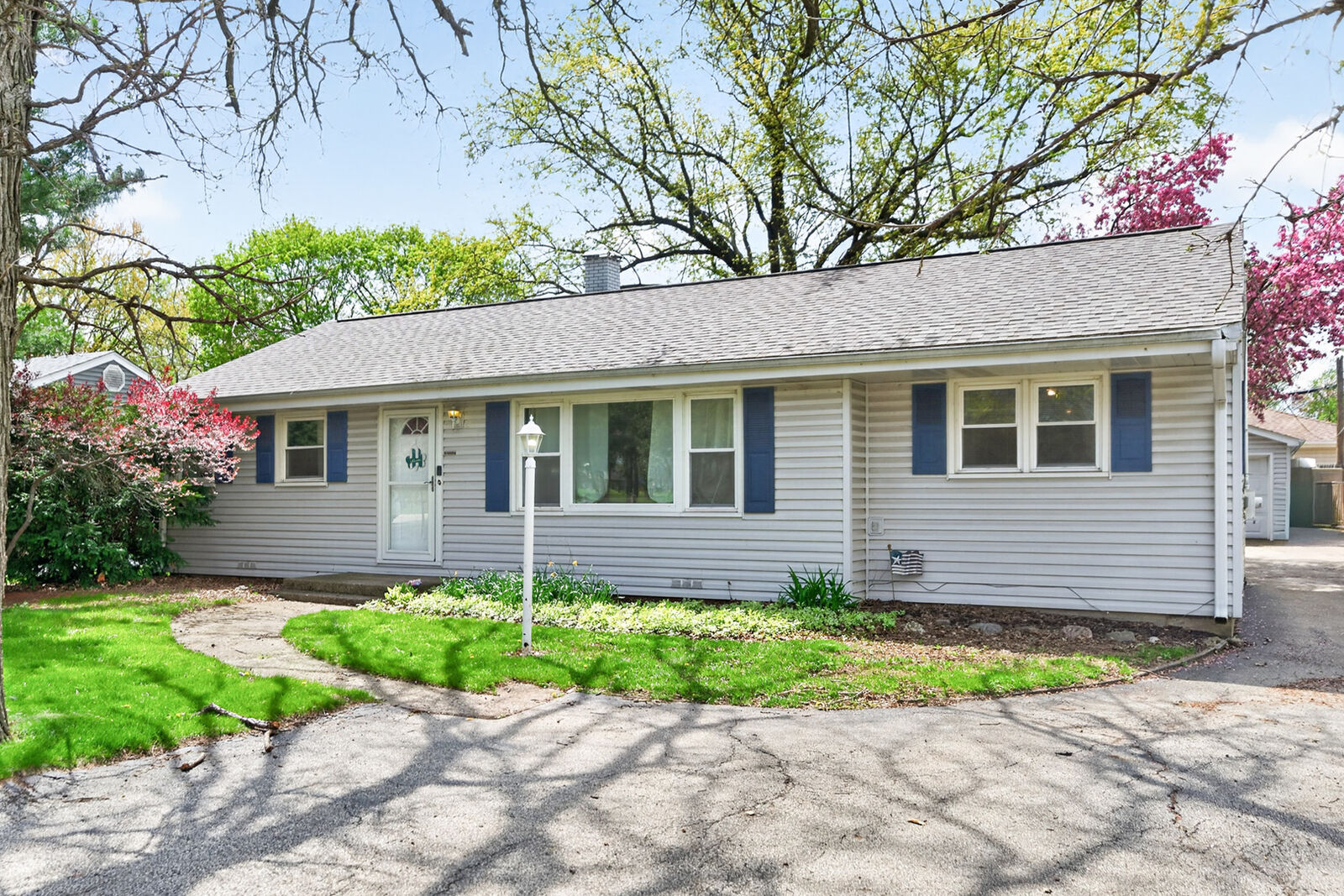 Property Photo:  33356 N Sears Boulevard  IL 60030 