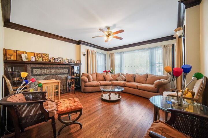 Property Photo:  