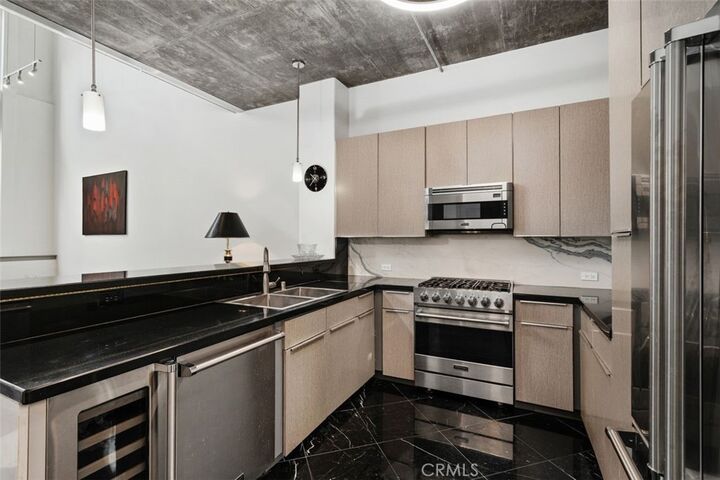 Property Photo:  840 E Green 305  CA 91101 