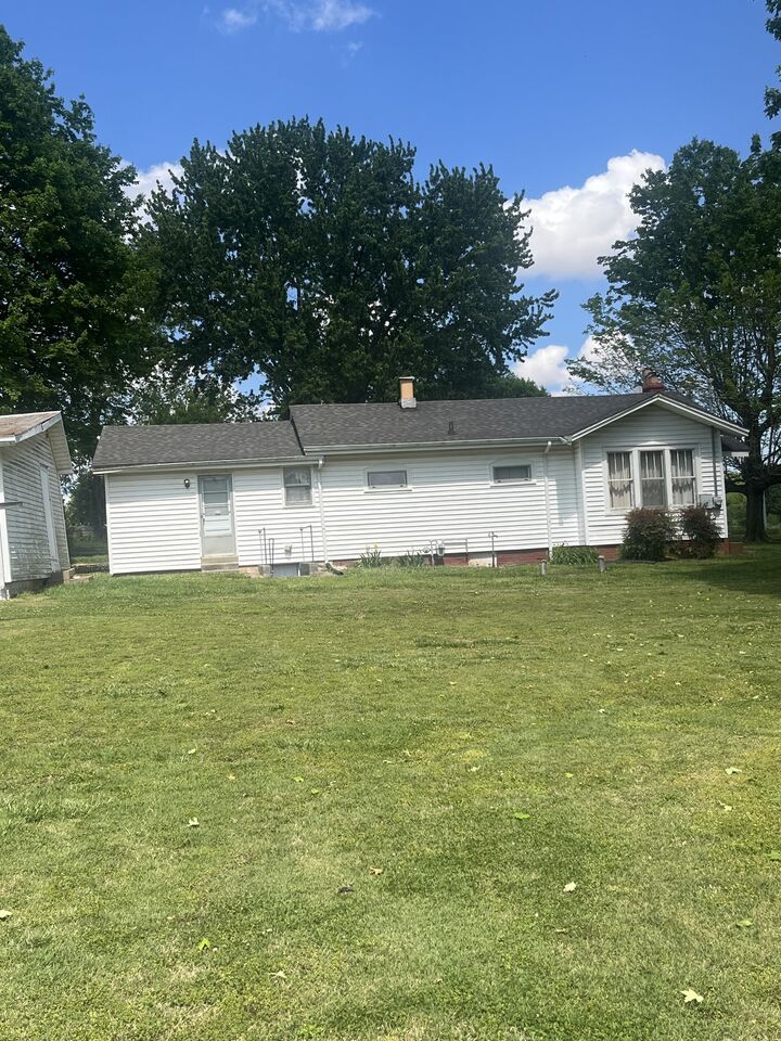 Property Photo:  1107 W Church St  TN 37141 