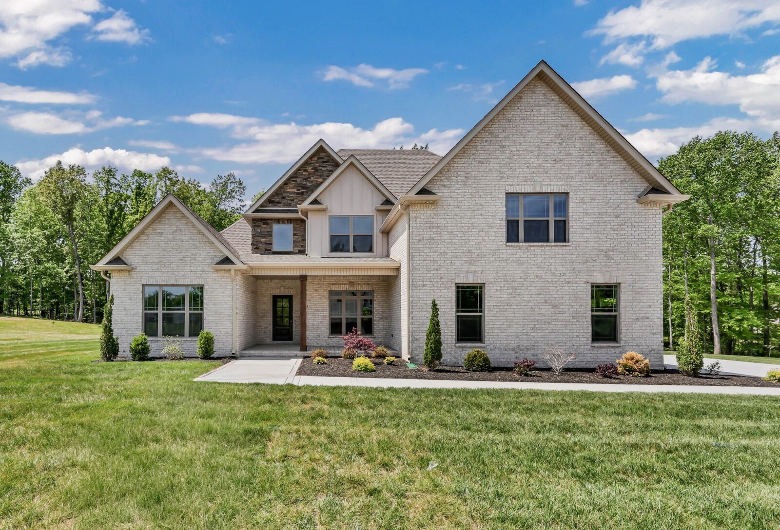 Property Photo: 412 N Starwood Ct TN 37042