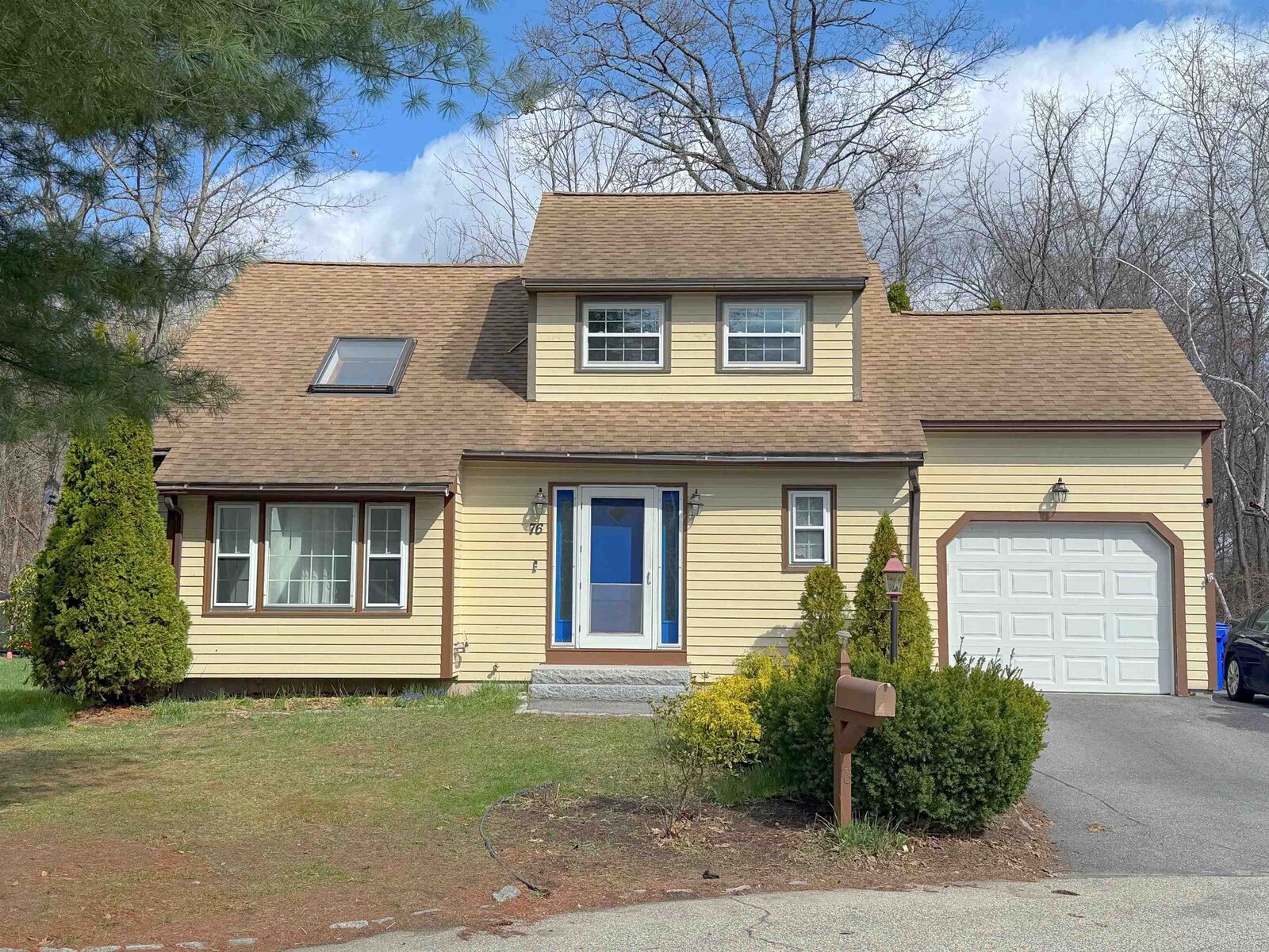 Property Photo:  76 Ode Way  NH 03103 