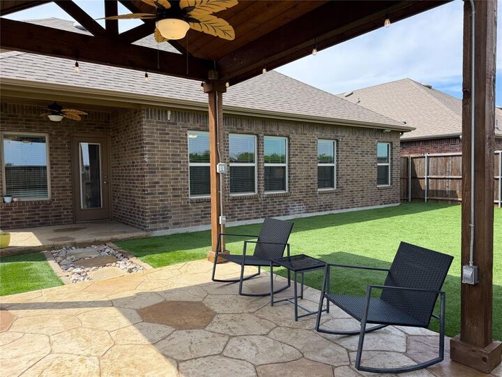 Property Photo:  929 Philadelphia Street  TX 75189 