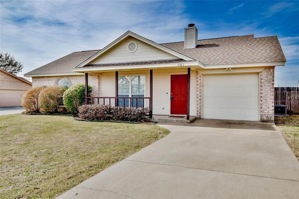 Property Photo:  1501 Morningside Drive  TX 76033 