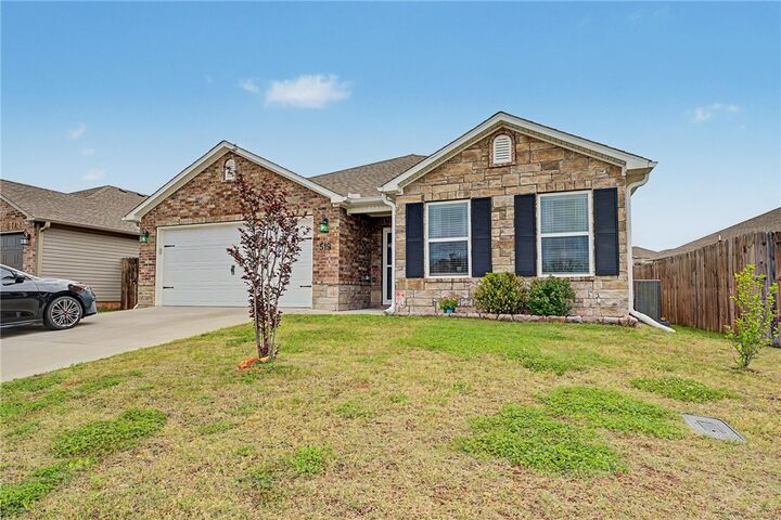 Property Photo:  519 Woodcreek Loop  AR 72745 