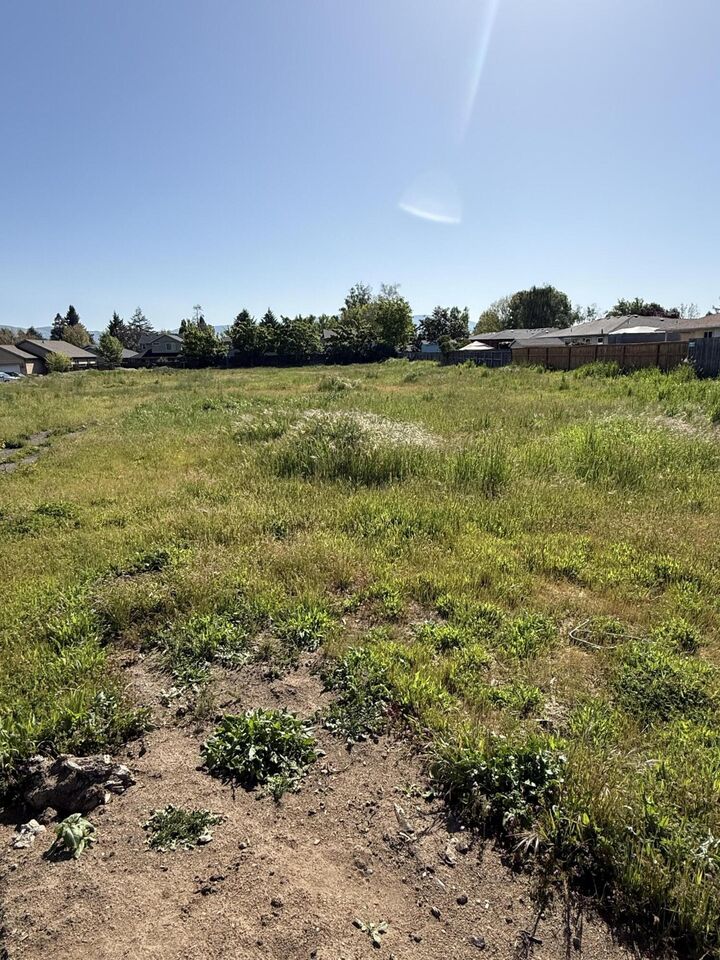 Property Photo:  1479 Orchard Home Drive  OR 97501 