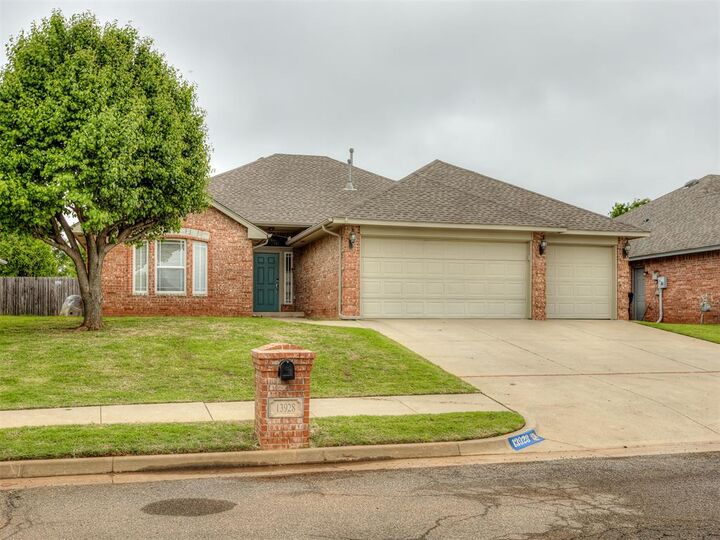 Property Photo:  13928 Hunter Jackson Drive  OK 73099 