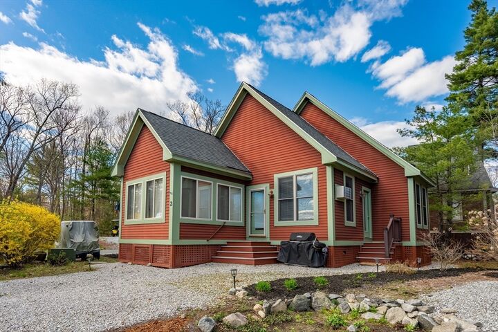 Property Photo:  2 Courtview Ln 2  MA 01886 