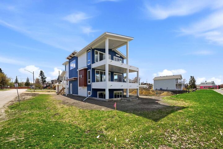 Property Photo: 4205 Lakeshore Drive AB T4S 1B9