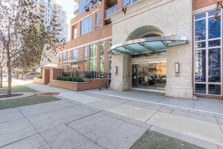 Property Photo: 817 15 Avenue SW 1107 AB T2R 0H8