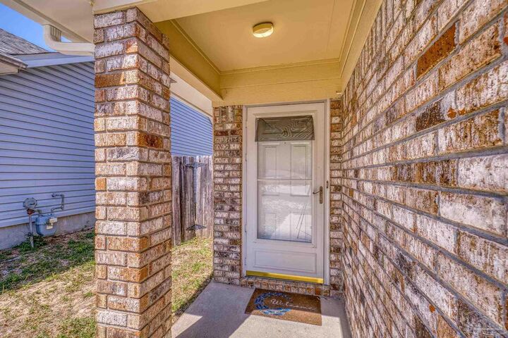 Property Photo:  4744 Northpointe Ct  FL 32514 