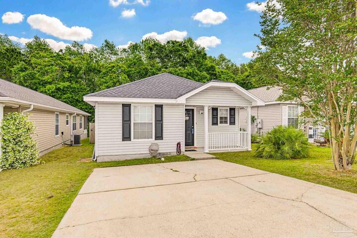 Property Photo:  1135 Brownfield Rd  FL 32526 