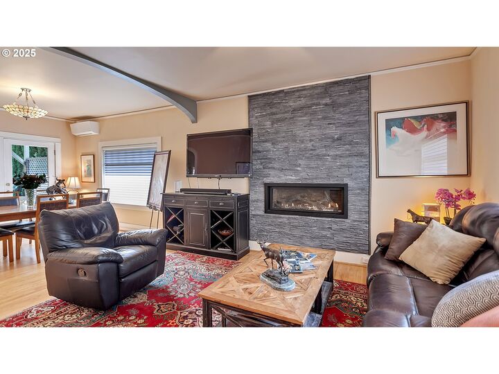 Property Photo:  5816 S Corbett Ave  OR 97239 