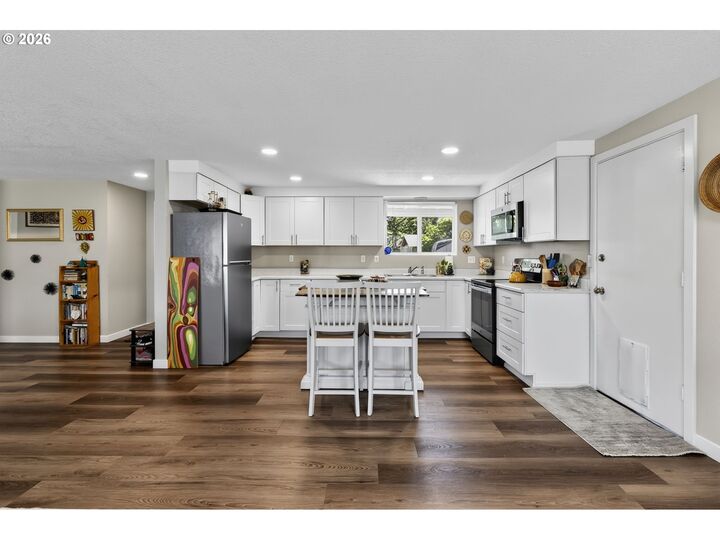 Property Photo:  1758 Rainbow Dr  OR 97477 