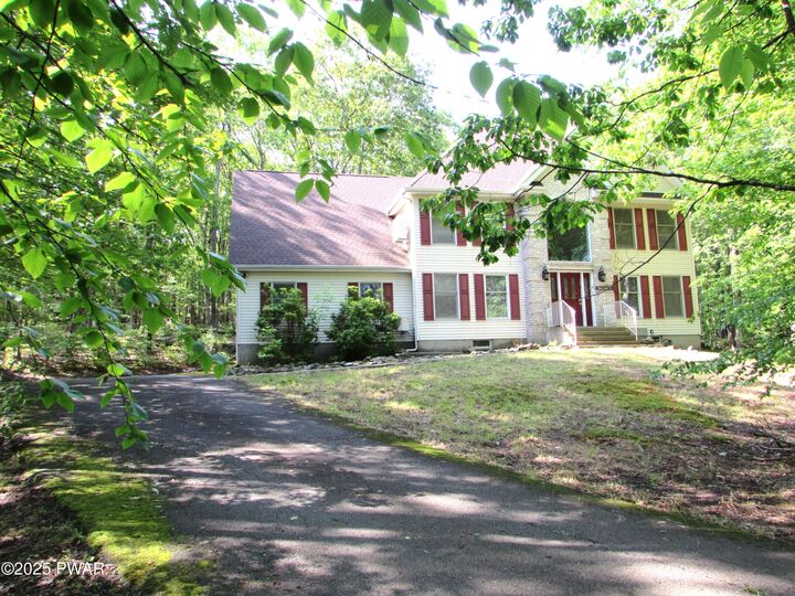 Property Photo:  804 Basswood Court W  PA 18428 