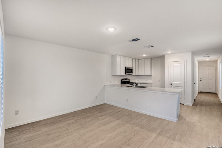 Property Photo:  11938 Spiderwort Rdg  TX 78109 
