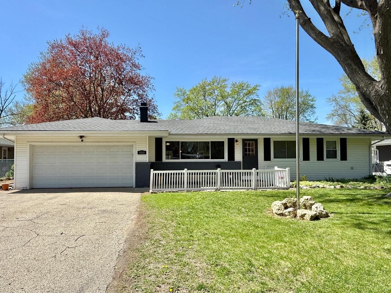 Property Photo: 2512 Sunshine Lane WI 53511