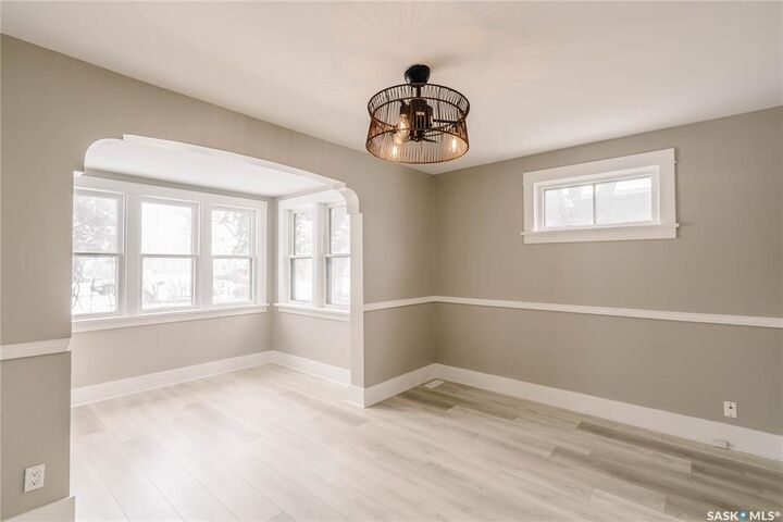 Photo de la propriété:  1328 D Avenue N  SK S7L 1P3 