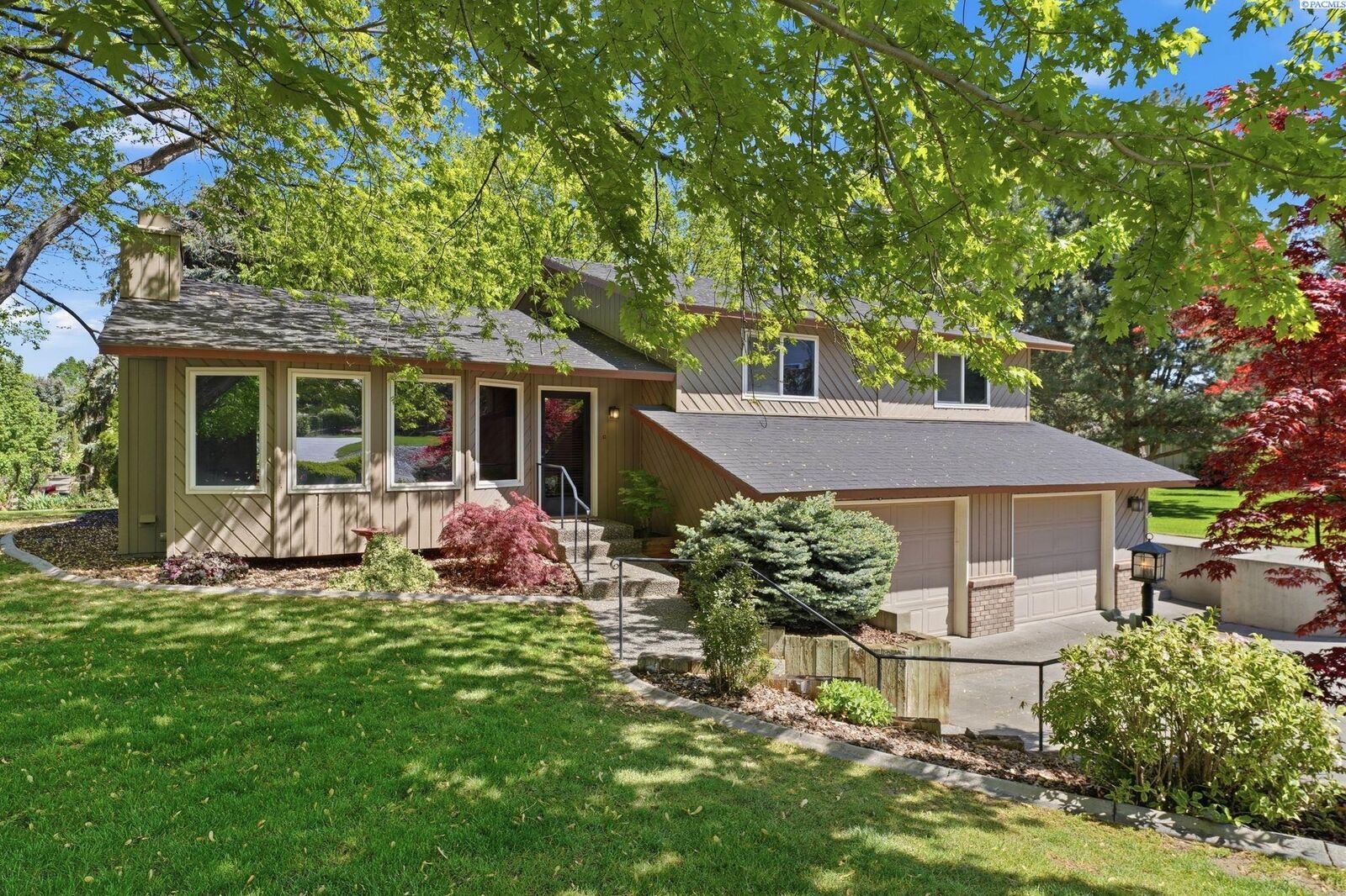 Property Photo:  2612 Horseshoe Ct.  WA 99352 
