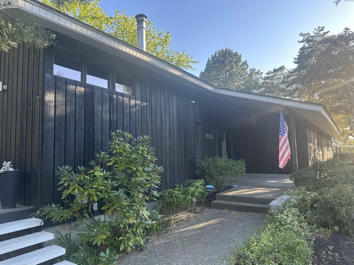 Property Photo:  733 Snyder St  WA 99354 