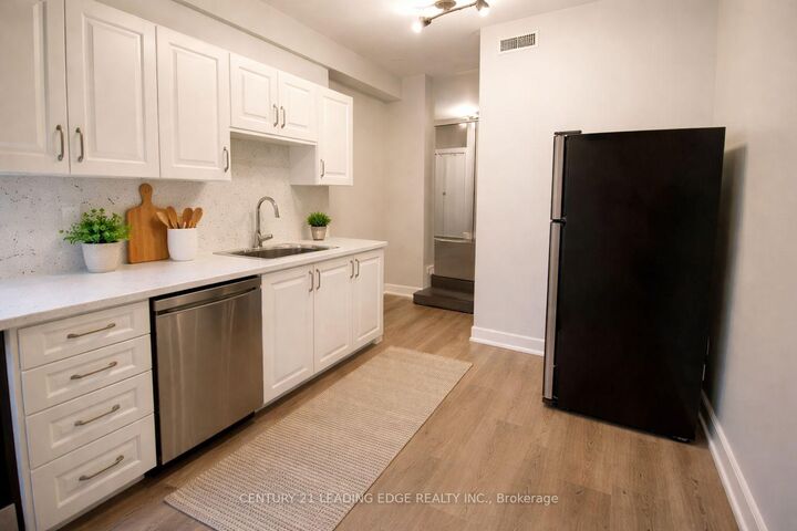 Photo de la propriété: 260 Dupont Street A ON M5R 1V7
