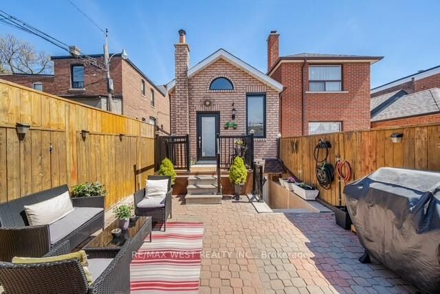 Property Photo: 524 Salem Avenue N ON M6H 3E1