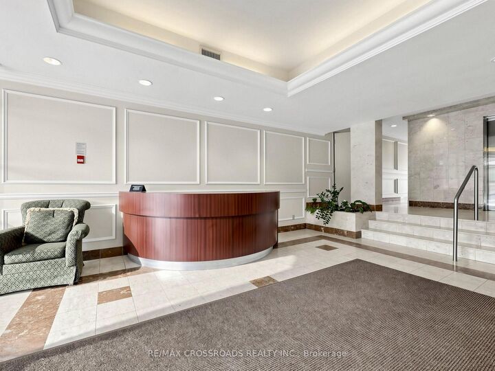 Property Photo: 9 Chalmers Road Ph2 ON L4B 3N3