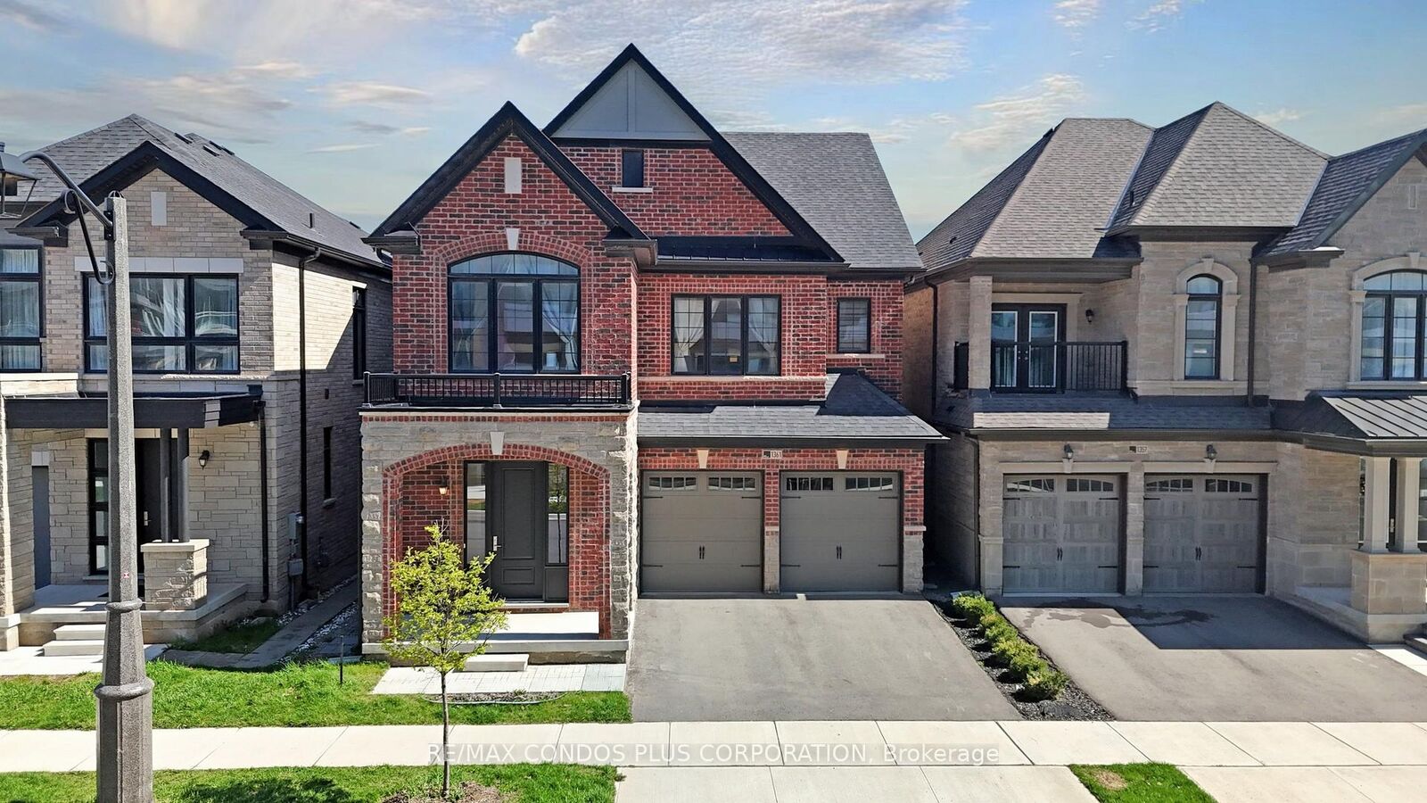 Property Photo: 1361 Yellow Rose Circle ON L6M 5L3