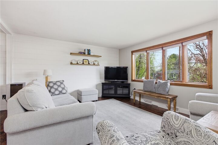 Property Photo:  2955 Kings Mill Rd  PA 15102 