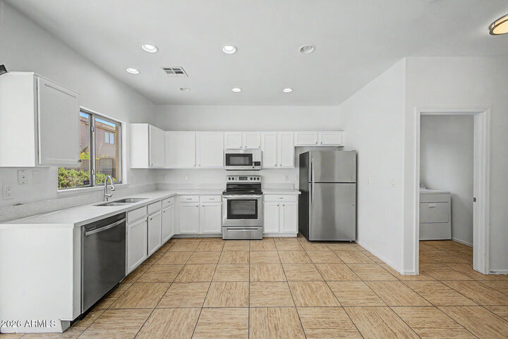 Property Photo: 625 E Atlanta Avenue AZ 85040