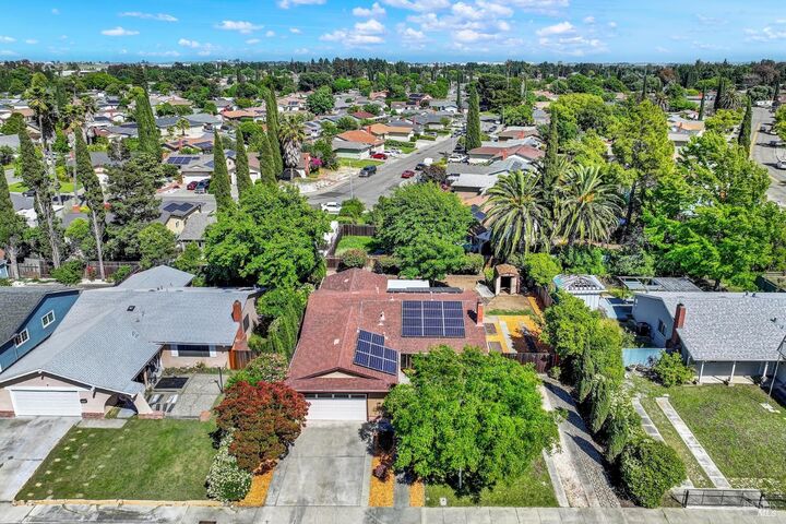 Property Photo:  2142 Kingfisher Way  CA 94533 