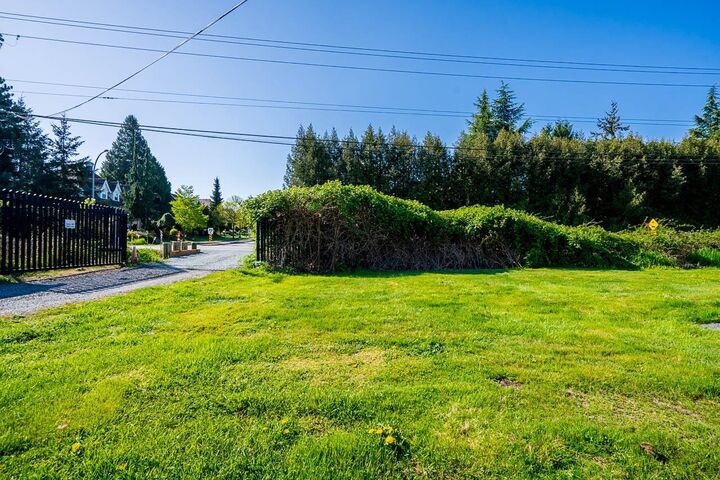 Property Photo: 15675 40th Avenue BC V3Z 1E6