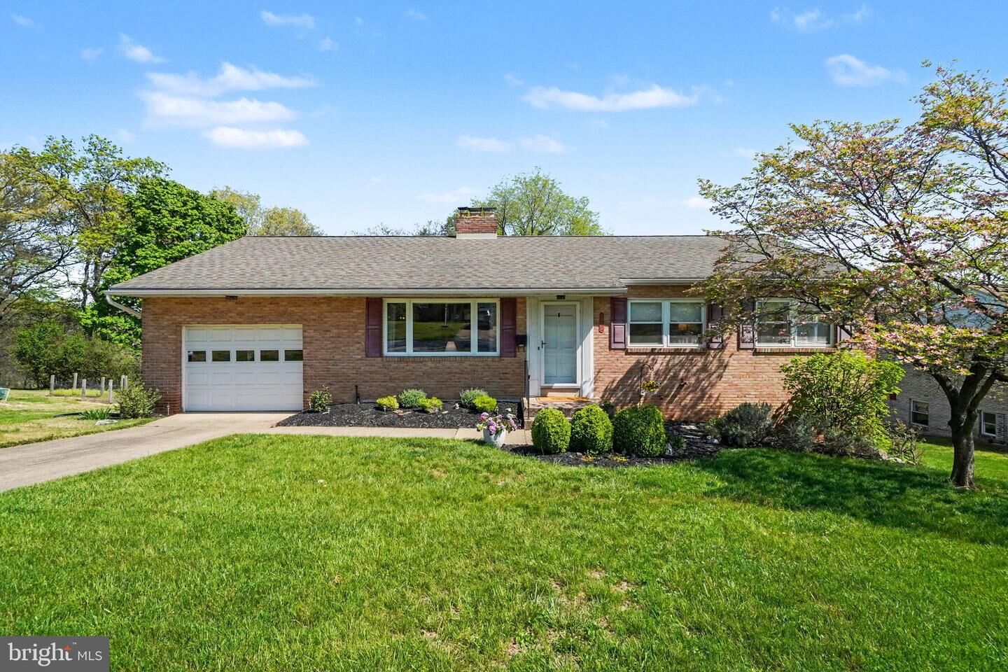 Property Photo: 3870 Dawn Mar Street PA 17111