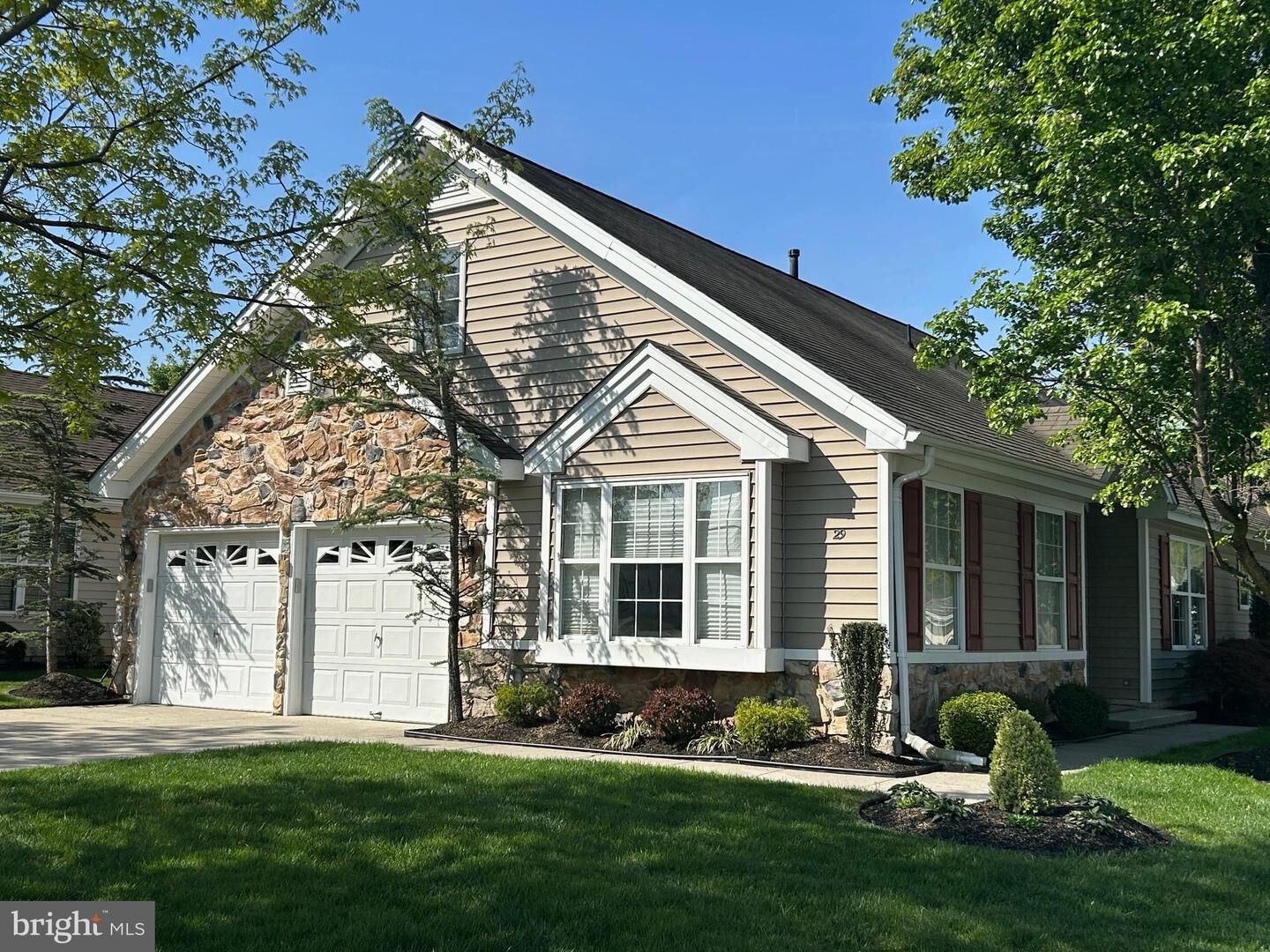 Property Photo:  29 Autumn Lane  NJ 08080 