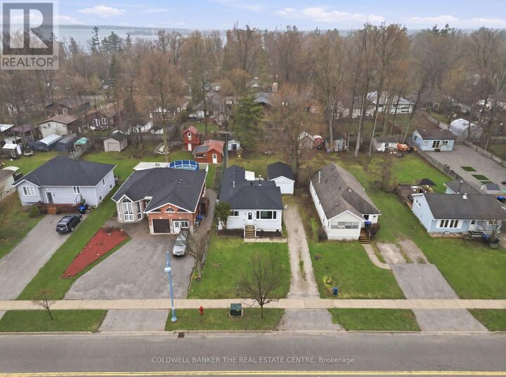 Property Photo: 749 Innisfil Beach Road ON L9S 4E4