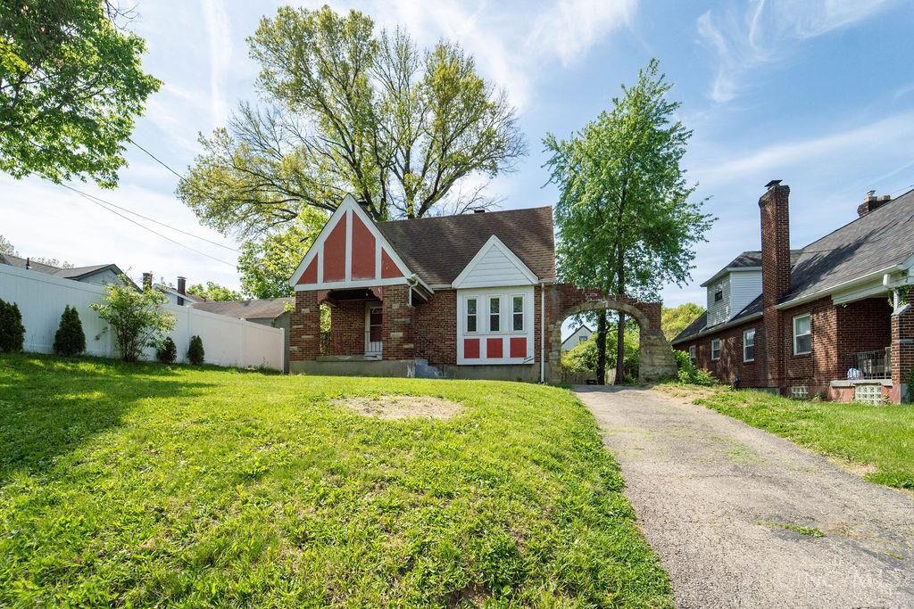 Property Photo:  1117 Regent Avenue  OH 45237 