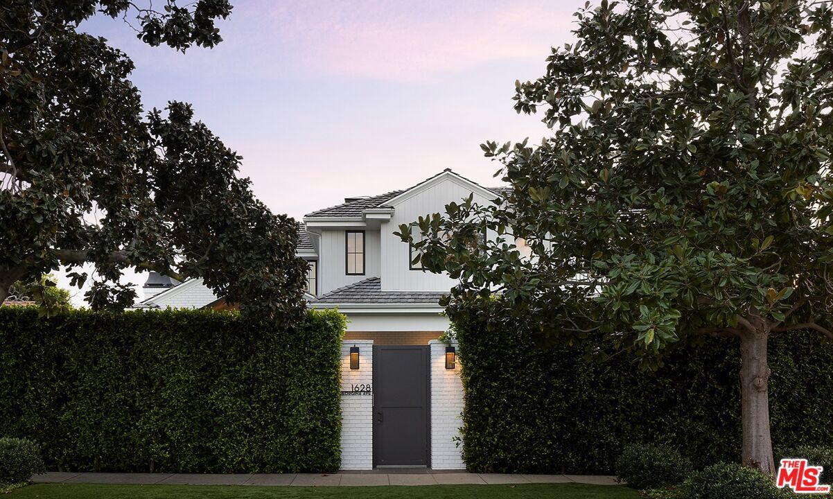 Property Photo: 1628 Georgina Ave CA 90402